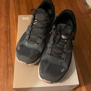 Women’s On Cloud pre owned size 7.5